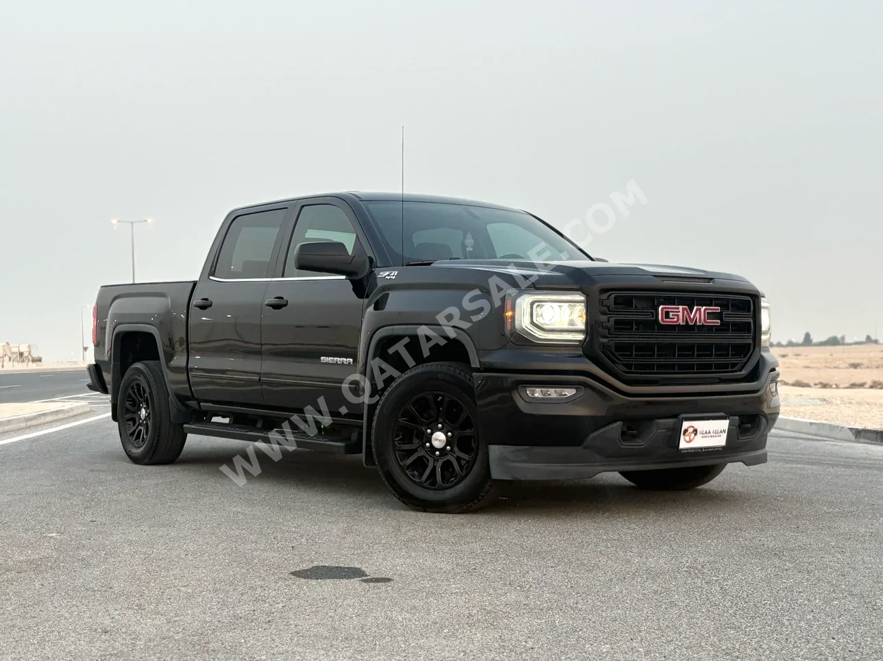 GMC  Sierra  SLE  2018  Automatic  222,500 Km  8 Cylinder  Four Wheel Drive (4WD)  Pick Up  Black