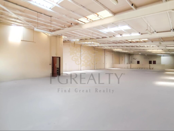 مخازن و مستودعات - الريان  - المنطقة الصناعية  -المساحة: 900 متر مربع