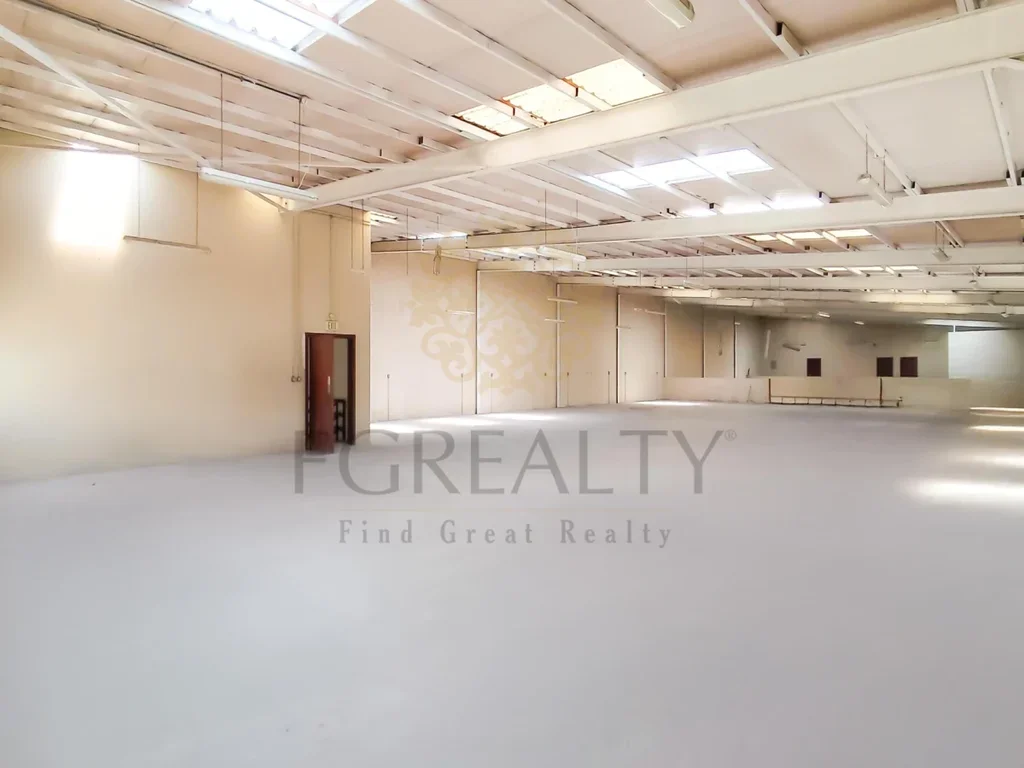 مخازن و مستودعات - الريان  - المنطقة الصناعية  -المساحة: 900 متر مربع