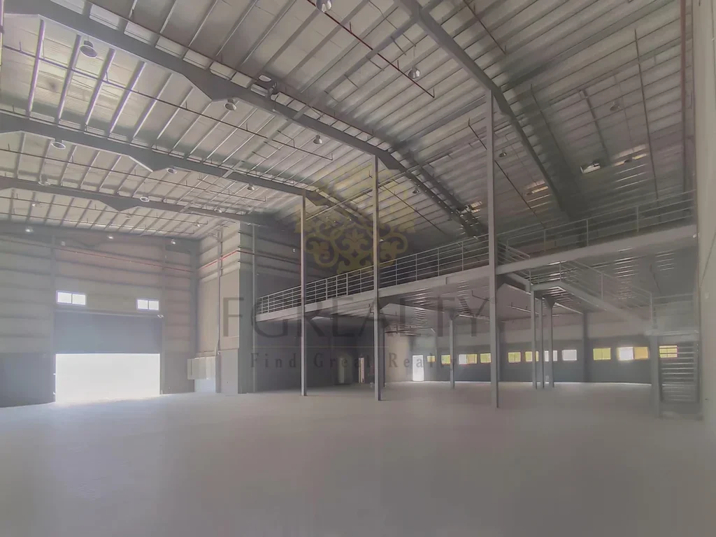 مخازن و مستودعات - الوكرة  - بركة العوامر  -المساحة: 5000 متر مربع