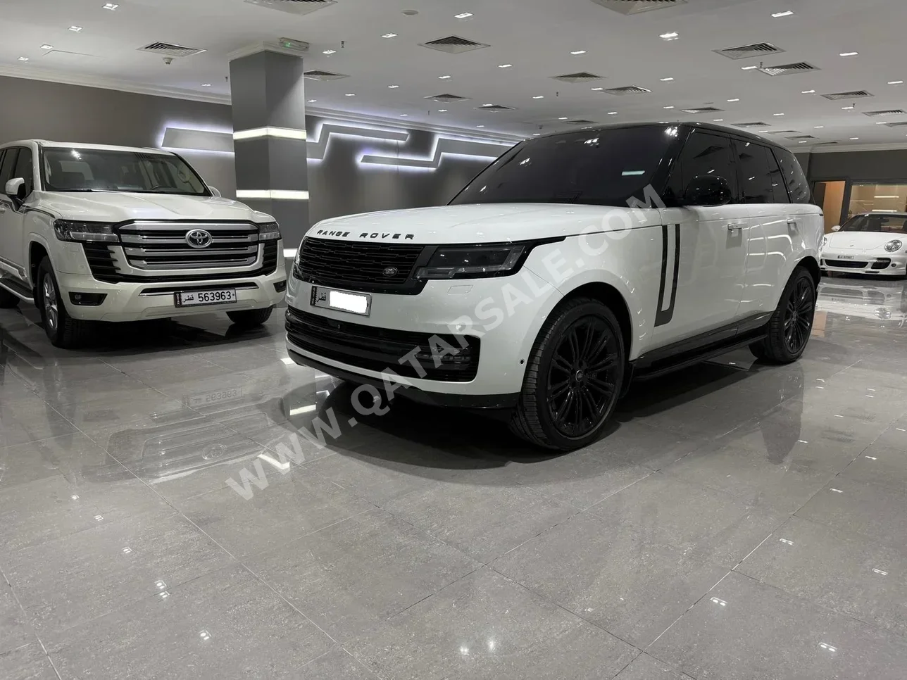 لاند روفر  رنج روفر  فوج اتش اس اي  2023  اوتوماتيك  60,000 كم  8 سلندر  دفع رباعي  اس يو في  أبيض  تحت الضمان