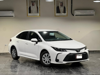 تويوتا  كورولا  ال اي  2022  اوتوماتيك  84,000 كم  4 سلندر  سحب امامي  سيدان  أبيض