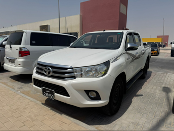 Toyota  Hilux  SR5  2017  Manual  225,000 Km  4 Cylinder  Four Wheel Drive (4WD)  Pick Up  Silver