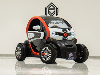 Renault  Twizy  2017  Automatic  25,000 Km  3 Cylinder  Front Wheel Drive (FWD)  Hatchback  White and Orange