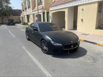 مزاراتي  جيبلي  2016  اوتوماتيك  93,000 كم  6 سلندر  دفع خلفي  سيدان  أسود