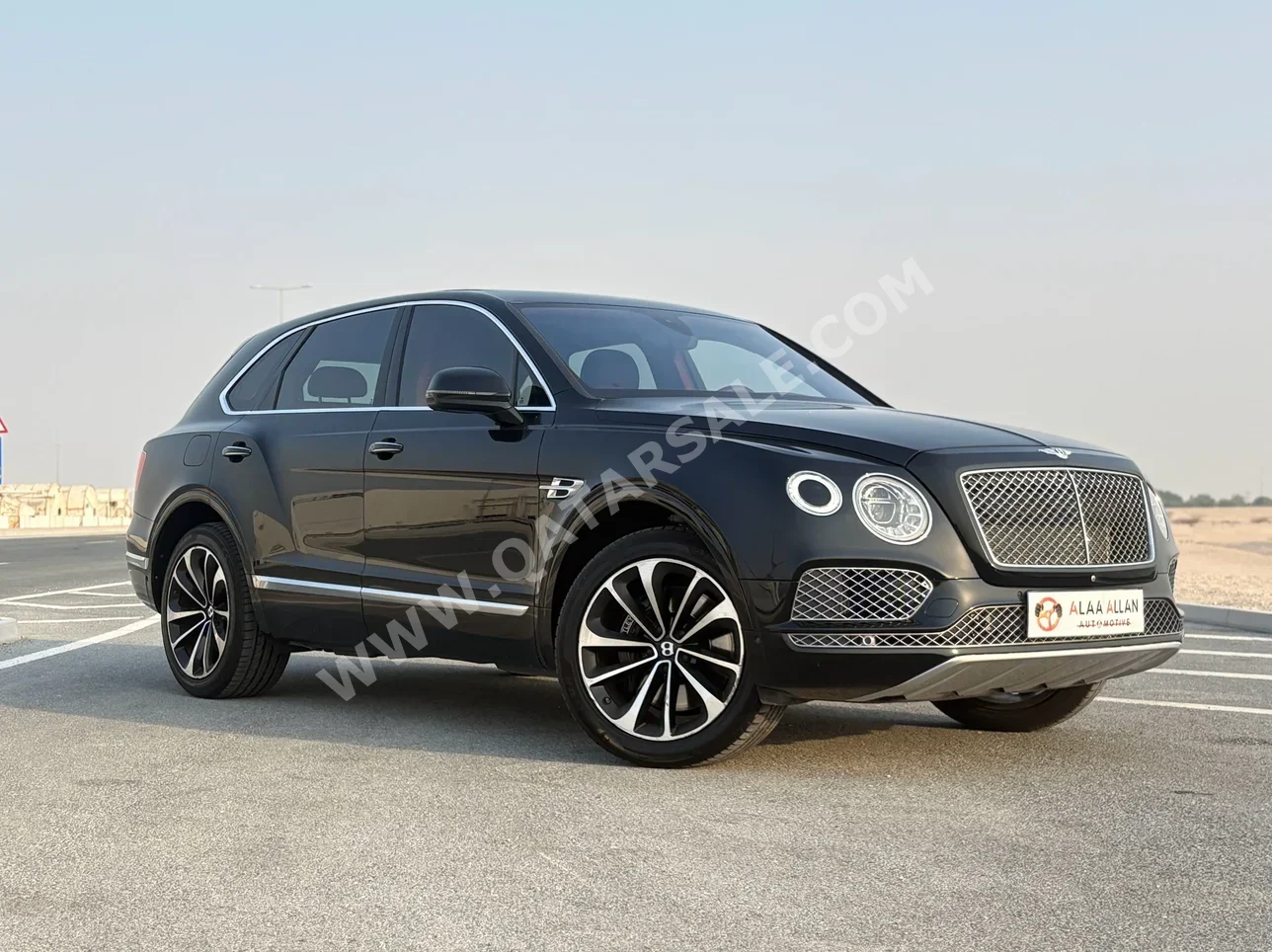 بنتلي  بينتايجا  2018  اوتوماتيك  137,400 كم  12 سلندر  دفع رباعي  اس يو في  أسود