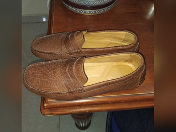 أحذية أرماني  جلد اصلي  بنى مقاس 39  رجالي