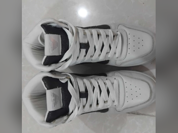 أحذية أرماني  جلد اصلي  أبيض مقاس 39  رجالي