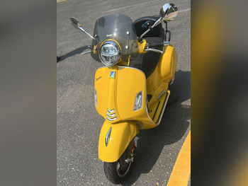 Vespa  GTS SUPER 300 -  2022 - Color Yellow