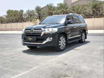تويوتا  لاند كروزر  في اكس أس  2019  اوتوماتيك  212,000 كم  8 سلندر  دفع رباعي  اس يو في  أسود