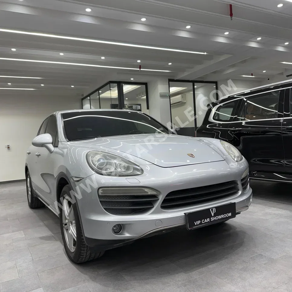 بورش  كيان  اس  2011  اوتوماتيك  197,000 كم  8 سلندر  دفع رباعي  اس يو في  فضي