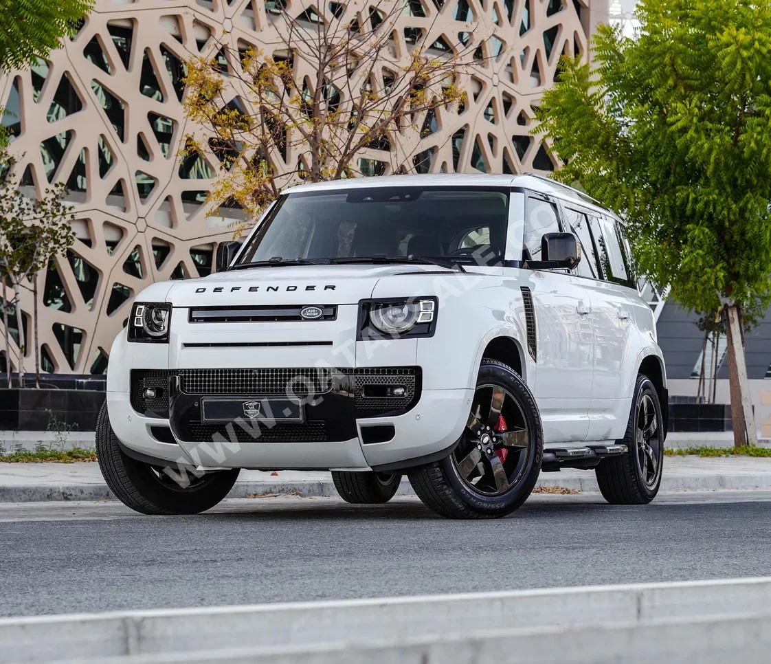 Land Rover  Defender  110 HSE  2022  Automatic  80,000 Km  6 Cylinder  Four Wheel Drive (4WD)  SUV  White  With Warranty