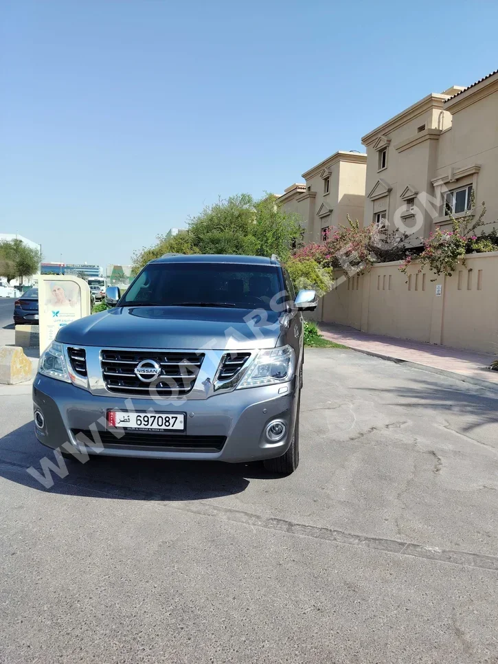 نيسان  باترول  بلاتنيوم  2015  اوتوماتيك  129,000 كم  8 سلندر  دفع رباعي  اس يو في  رمادي