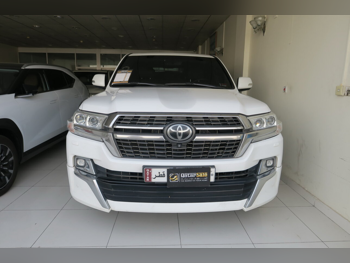 Toyota  Land Cruiser  VXR  2021  Automatic  230,000 Km  8 Cylinder  Four Wheel Drive (4WD)  SUV  White
