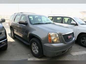 GMC  Yukon  2009  Automatic  296,000 Km  8 Cylinder  Four Wheel Drive (4WD)  SUV  Gray