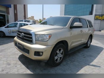 Toyota  Sequoia  2015  Automatic  300,000 Km  8 Cylinder  Four Wheel Drive (4WD)  SUV  Gold