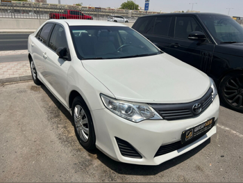 تويوتا  كامري  2013  اوتوماتيك  230,000 كم  4 سلندر  سحب امامي  سيدان  أبيض