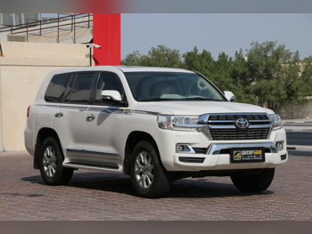 تويوتا  لاند كروزر  جي اكس ار  2021  اوتوماتيك  152,000 كم  8 سلندر  دفع رباعي  اس يو في  أبيض