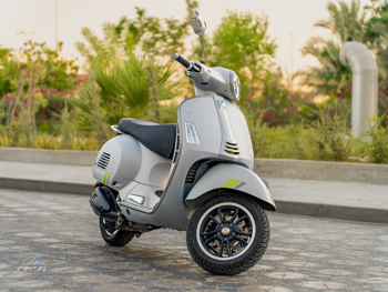 Vespa  GTS SUPER 300 -  2023 - Color Silver -  Warranty