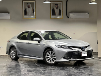 Toyota  Camry  GLE  2019  Automatic  301,000 Km  4 Cylinder  Front Wheel Drive (FWD)  Sedan  Silver