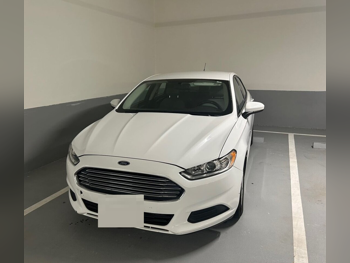 فورد  فيوشن  2014  اوتوماتيك  143,000 كم  4 سلندر  سحب امامي  سيدان  أبيض