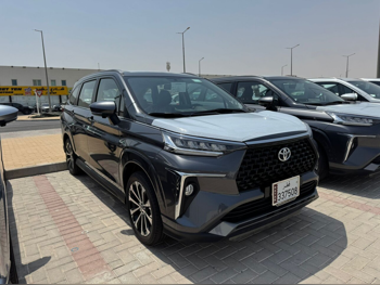 تويوتا  فيلوز  2025  اوتوماتيك  0 كم  4 سلندر  دفع خلفي  اس يو في  رمادي  تحت الضمان