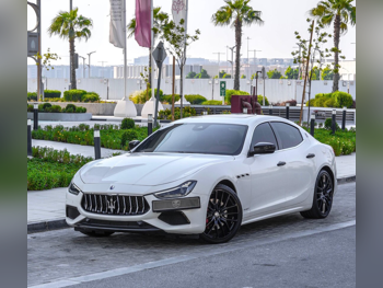 مزاراتي  جيبلي  اس  2018  اوتوماتيك  82,000 كم  6 سلندر  دفع كلي مستمر  سيدان  أبيض