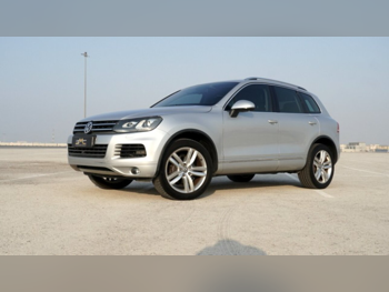 فوكس واغن  طوارق  سبورت  2013  اوتوماتيك  150,000 كم  6 سلندر  دفع كلي مستمر  اس يو في  فضي