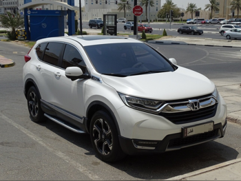 هوندا  سي آر في  تورينغ  2019  اوتوماتيك  65,000 كم  4 سلندر  دفع رباعي  اس يو في  أبيض