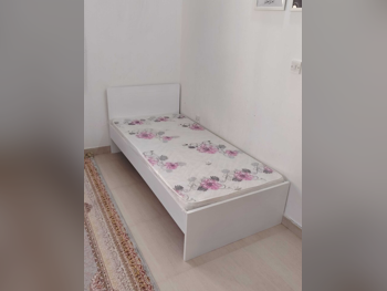 الأسّرة - فردي  - أبيض  - متضمنة المرتبة