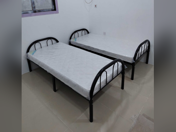 الأسّرة - فردي  - أسود  - متضمنة المرتبة