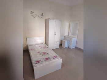 أطقم غرف نوم - قطر ديزاين  - طقم مكون من 3 قطع  - أبيض