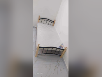 الأسّرة - فردي  - الأصفر  - متضمنة المرتبة