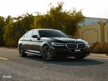 BMW  5-Series  520i  2022  Automatic  55,000 Km  4 Cylinder  Rear Wheel Drive (RWD)  Sedan  Black  With Warranty
