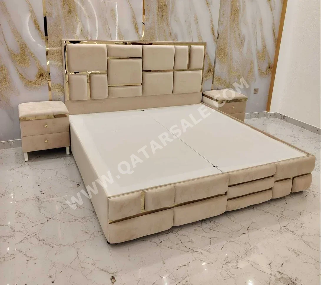 الأسّرة - كينج  - الأصفر  - متضمنة المرتبة  - مع طاولة سرير جانبية