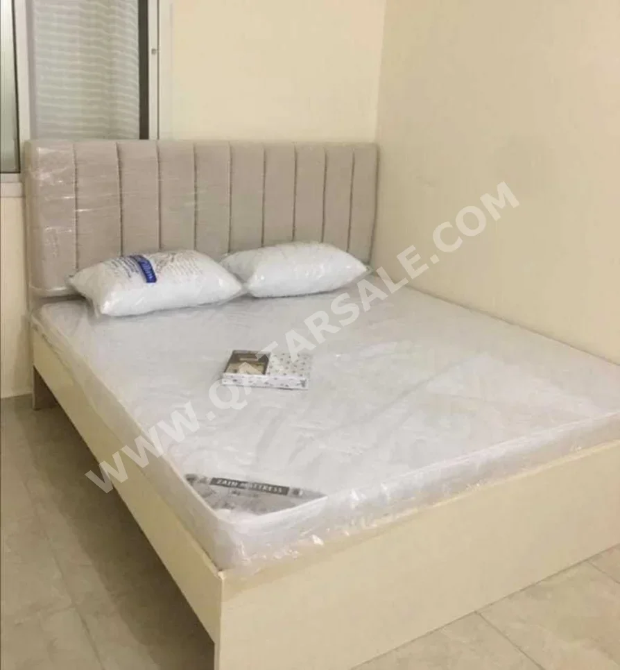 الأسّرة - كينج  - الأصفر  - متضمنة المرتبة