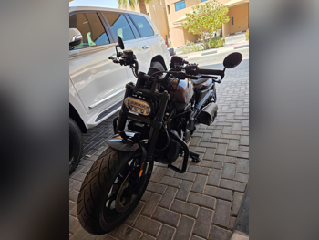 Harley Davidson  SportSter S -  2021 - Color Maroon