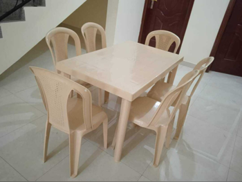 طاولة طعام مع كراسي  - لايف ستايل  - اللون البيج  - قطر  - 4 مقاعد