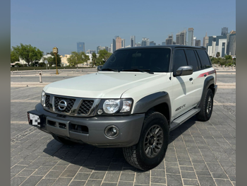 نيسان  باترول  سوبر سفاري  2021  اوتوماتيك  77,000 كم  6 سلندر  دفع رباعي  اس يو في  أبيض