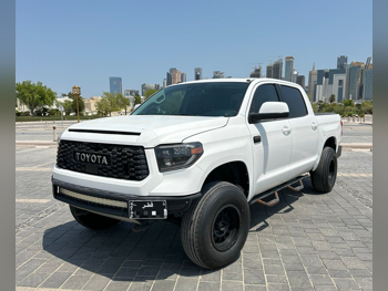 Toyota  Tundra  Edition 1794  2016  Automatic  200,000 Km  8 Cylinder  Four Wheel Drive (4WD)  Pick Up  White