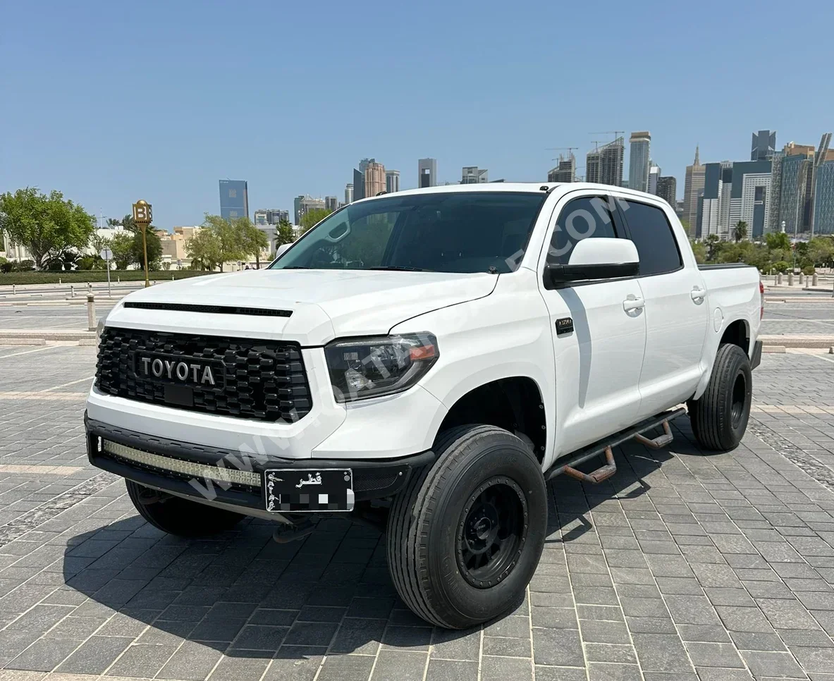 Toyota  Tundra  Edition 1794  2016  Automatic  200,000 Km  8 Cylinder  Four Wheel Drive (4WD)  Pick Up  White