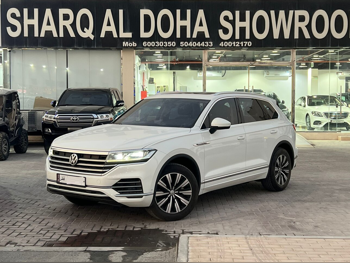 Volkswagen  Touareg  2020  Automatic  60,000 Km  6 Cylinder  All Wheel Drive (AWD)  SUV  White