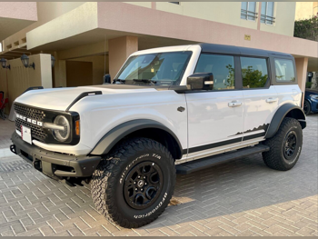 فورد  برونكو  وايلد تراك  2021  اوتوماتيك  75,000 كم  6 سلندر  دفع رباعي  اس يو في  أبيض  تحت الضمان