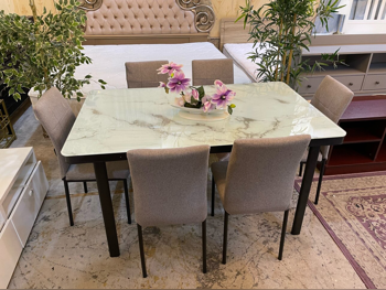 طاولة طعام مع كراسي