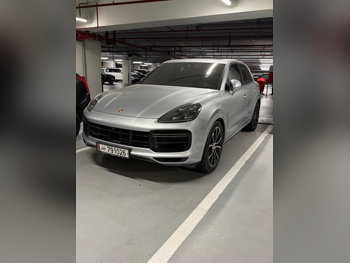 بورش  كيان  توربو  2019  اوتوماتيك  65,000 كم  8 سلندر  دفع رباعي  اس يو في  رمادي