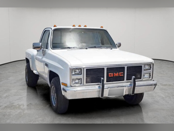 جي ام سي  كلاسيك  1985  عادي  41,000 كم  8 سلندر  دفع خلفي  بيكب  أبيض