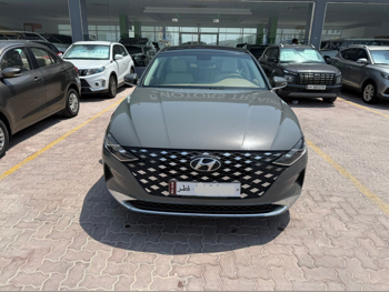 هيونداي  ازيرا  2023  اوتوماتيك  65,000 كم  6 سلندر  سحب امامي  سيدان  رمادي  تحت الضمان