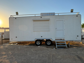 كرفان - 2013  - أبيض  -صنع في قطر