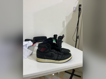 أحذية نايكي ( آير جوردون)  جلد اصلي  أسود مقاس 44  رجالي