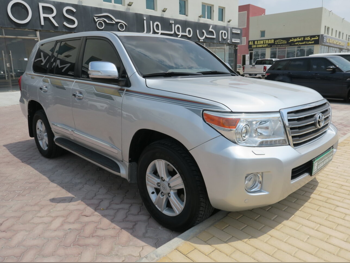 Toyota  Land Cruiser  GXR  2014  Automatic  326,000 Km  8 Cylinder  Four Wheel Drive (4WD)  SUV  Silver